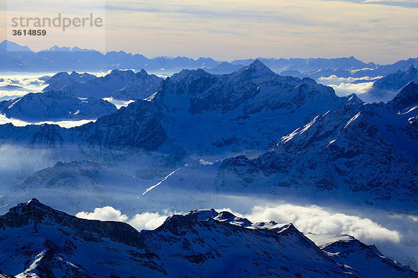 Italiensiche Und Französische Alpen  Aussicht Vom Klein Matterhorn  Schweiz