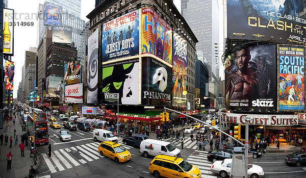 USA  USA  New York City  Times Square Broadway  Verkehr  Stadt  Stadt  Stadt  Werbung  Werbung  gelben Taxis  Manhattan