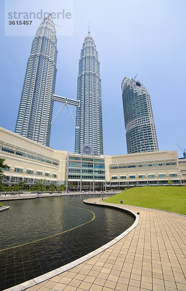 Außenaufnahme Sehenswürdigkeit bauen Wasser Tag Wohnhaus Gebäude Zwilling - Person Ziel Architektur Turm Hochhaus Asien Malaysia malaysisch freie Natur Tourismus