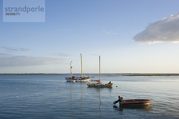 Boote auf dem Wasser  Olhao  Algarve  Portugal