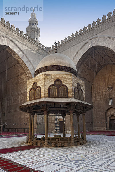 Innenhof der Sultan Hassan Moschee  Kairo  Ägypten
