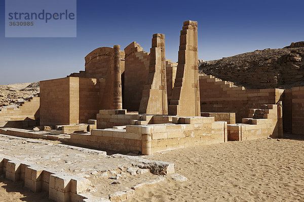 Innenhof an der Stufenpyramide des Djoser  Sakkara  Ägypten