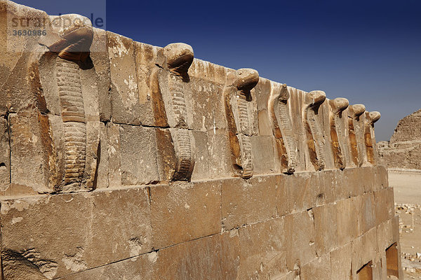 Südgrab mit Fries an der Stufenpyramide des Djoser  Sakkara  Ägypten