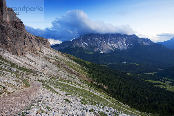 Latemar mit Wolken  Dolomiten  Südtirol  Italien  Europa