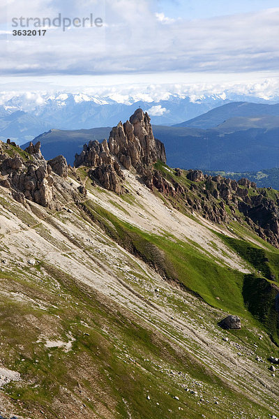 Rosszähne und Alpenhauptkamm  Dolomiten  Südtirol  Italien  Europa