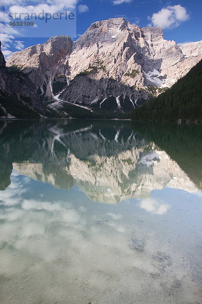 Pragser Wildsee mit Seekofel  Südtirol  Italien  Europa