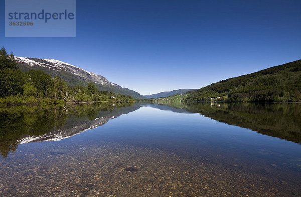 Der See Lundarvatnet  nordöstlich von dem Ort Voss  Norwegen  Skandinavien  Europa