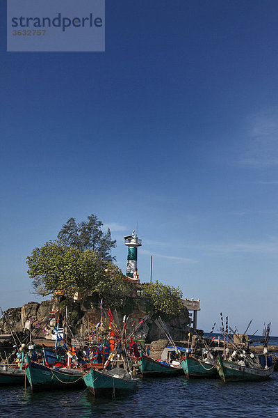 Die Hafeneinfahrt mit Leuchtturm von Phu Quoc  Vietnam  Asien