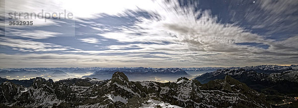 Blick vom Säntis bei Vollmond ins Tal  Kanton Appenzell  Schweiz  Europa