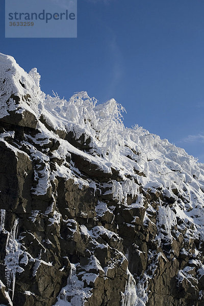 Verschneite Felsen  Winter  Kanada