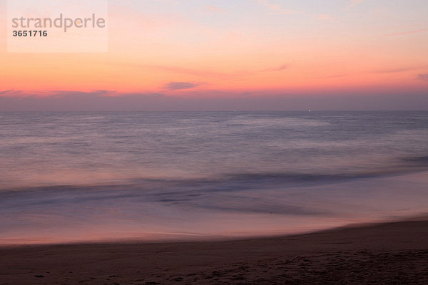 Abendrot  Strand bei Kovalam  Kerala  Malabarküste  Malabar  Südindien  Indien  Asien