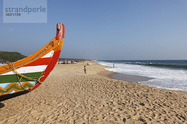 Sandstrand mit Fischerbooten  Somatheeram Beach  Malabarküste  Malabar  Kerala  Südindien  Indien  Asien