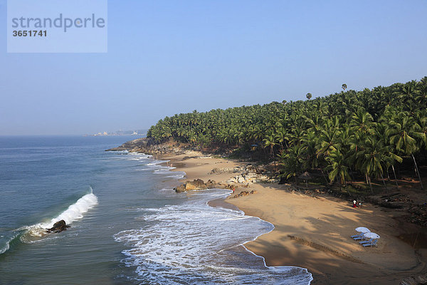 Sandstrand südlich von Vizhnijam  Malabarküste  Malabar  Kerala  Südindien  Indien  Asien
