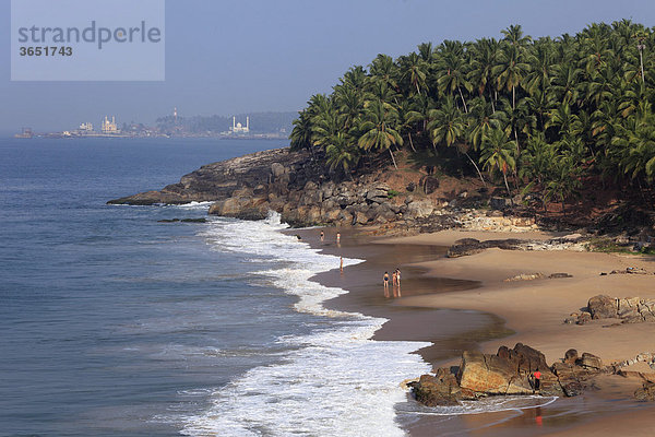 Sandstrand südlich von Vizhnijam  Malabarküste  Malabar  Kerala  Südindien  Indien  Asien