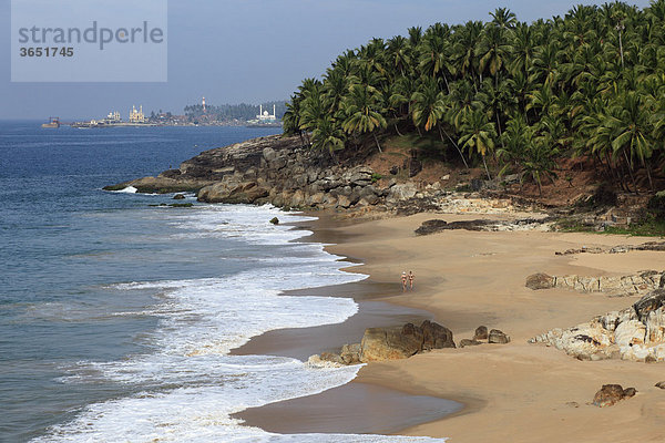 Sandstrand südlich von Vizhnijam  Malabarküste  Malabar  Kerala  Südindien  Indien  Asien