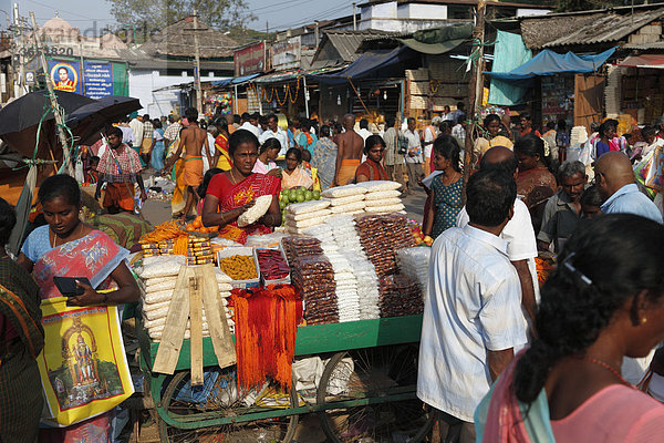 Marktstände während Thaipusam-Fest in Palani  Tamil Nadu  Tamilnadu  Südindien  Indien  Asien
