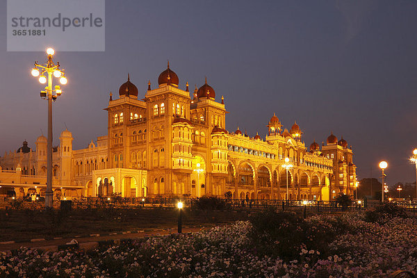 Maharaja-Palast Amba Vilas  Mysore  nächtliche Beleuchtung  Maisur  Karnataka  Südindien  Indien  Südasien  Asien