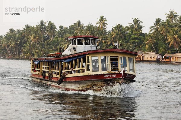 Alte Personenfähre  Pamba River  Backwaters bei Alleppey  Alappuzha  Kerala  Südindien  Indien  Südasien  Asien