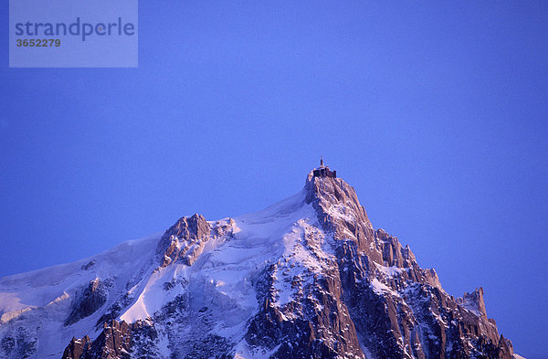 Gipfel von Aiguille du Midi  Mont-Blanc-Massiv  Blick von Chamonix  Alpes du Nordes  Rhone-Alpes  Frankreich  Europa