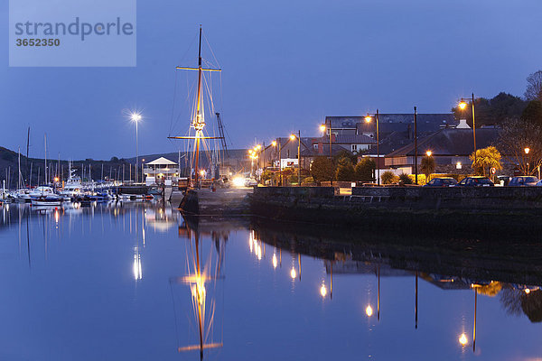 Abend am Hafen  Kinsale  County Cork  Irland  Britische Inseln  Europa