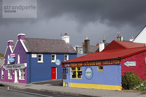 Fischrestaurant Out of the Blue und bunte Häuser  Dingle  County Kerry  Irland  Britische Inseln  Europa