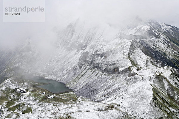 Sicht vom Brienzer Rothorn auf den Eisee im Kanton Obwalden  Schweiz  Europa