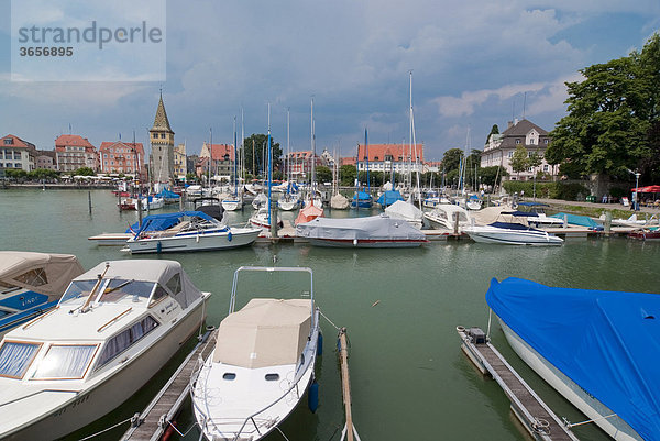 Hafen mit Booten  Lindau am Bodensee  Bayern  Deutschland  Europa