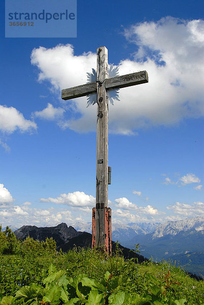 Gipfel  Gipfelkreuz  Berg Hirschbichel  1935 m  Hirschbühel  bei Garmisch-Partenkirchen  Werdenfelser Land  Oberbayern  Bayern  Deutschland  Europa
