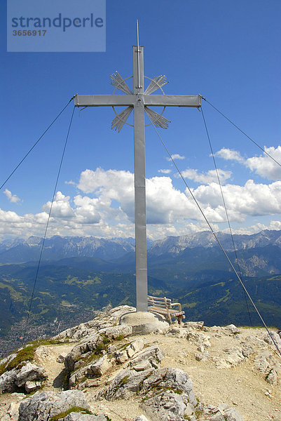 Gipfel  Gipfelkreuz  Berg Kramer  Kramerspitz  1985 m  bei Garmisch-Partenkirchen  Werdenfelser Land  Oberbayern  Bayern  Deutschland  Europa