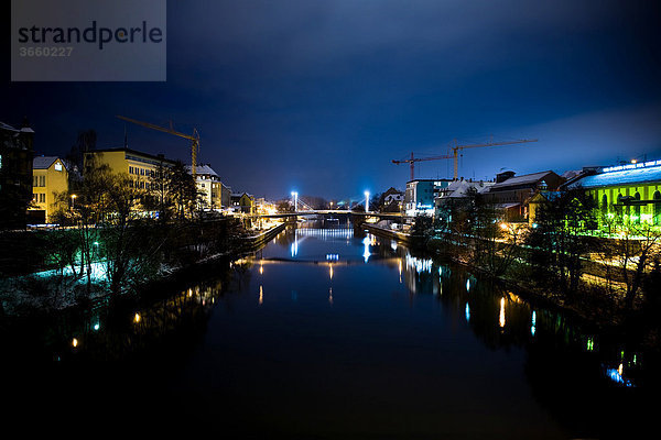 Main von der Luitpoldbrücke bei Nacht  Bamberg  Oberfranken  Bayern  Deutschland  Europa