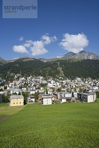 Blick auf Davos  Ortsansicht  Graubünden  Schweiz  Europa