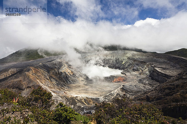 Krater des Vulkan Poas  Poas Nationalpark  Costa Rica  Mittelamerika