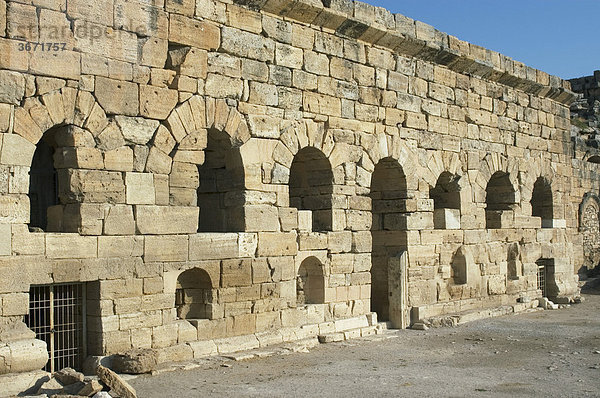 Türkei Hierapolis bei Pamukkale im Tal des Mäander Theater Mauer am Eingang