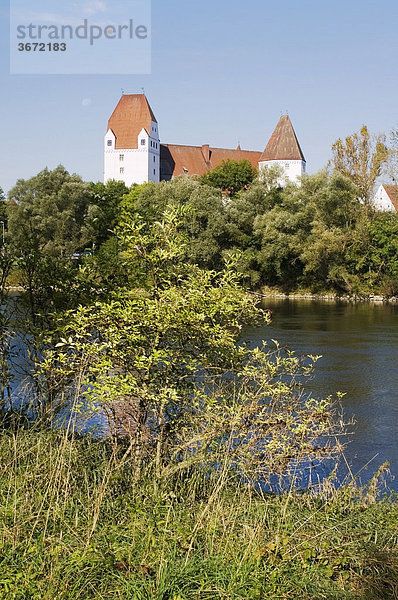 Ingolstadt Donau Oberbayern Deutschland Neues Schloss über der Donau
