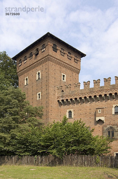 Turin Piemont Piemonte Italien Borgo Mediovale im Parco Valentino nachgebaute mittelalterliche Burg