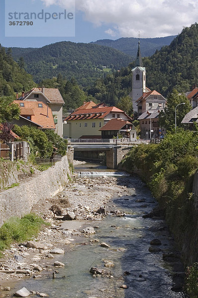 Trzic Neumarkt Oberkrain Provinz Gorenjska Slowenien an der Loiblpassstrasse Ljubelj Karawankenübergang Kirche im Ort
