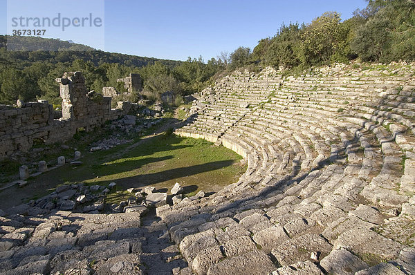 Phaselis bei Kemer südlich von Antalya Türkei antike Stadt mit Ausgrabungen Theater Amphitheater