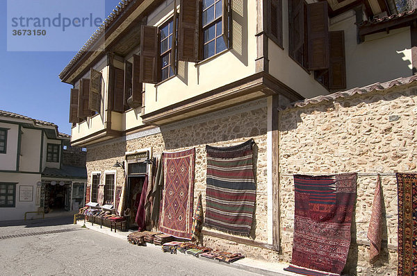 Antalya an der Südküste Türkei Teppichgeschäft in der Altstadt