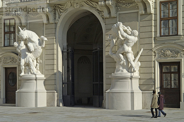 Eingangstor zum Michaelertrakt der Hofburg Wien Österreich