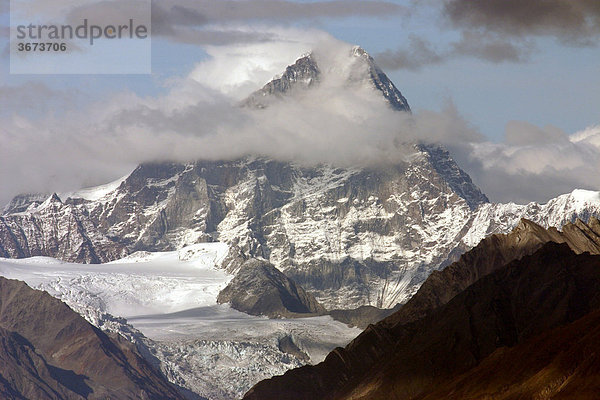 Schneebedeckter Gipfel der Alaska Range Alaska USA