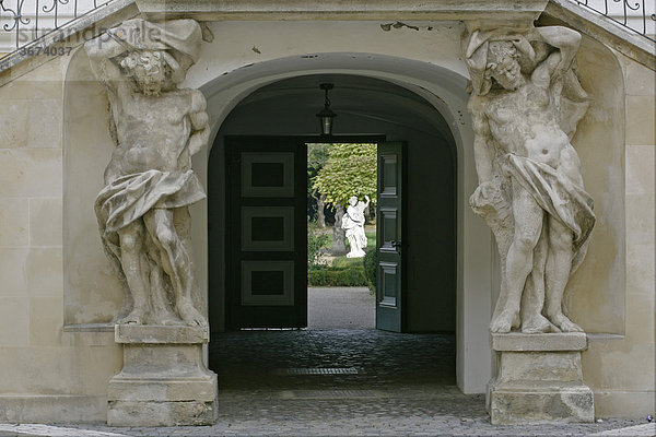 Tore im Innenhof des barocken Knappenhofs in Perchtoldsdorf Niederösterreich