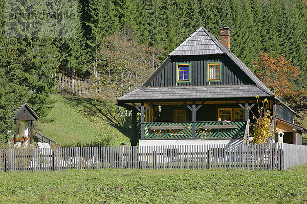 Holzhaus im Brücklergraben bei Turnau Steiermark Österreich Holzhaus