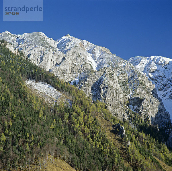 Blick vom Reißbachgraben zum Habsburghaus oberhalb der Scheibwaldmauer auf der Rax in Niederösterreich Österreich