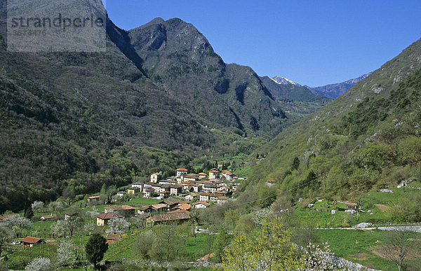 Wanderung auf dem Senter di Bech über Biacesa di Ledro in der Region Gardasee Italien