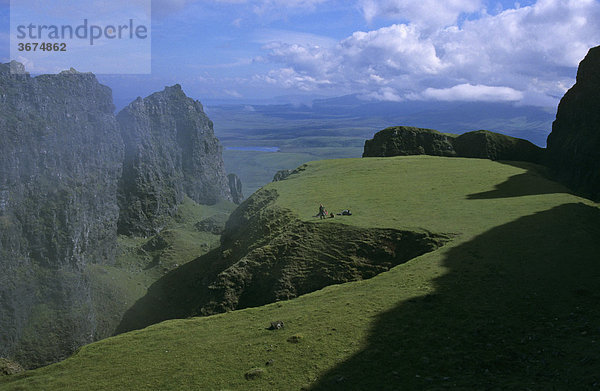 Formation genannt The Table im Quiraing Gebirge auf der Insel Skye in Schottland Großbritannien