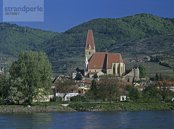 Donau und Ort Weißenkirchen Wachau Niederösterreich