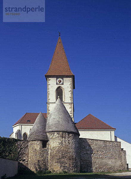 Kirche und Doppelkarner von Pottenstein Niederösterreich