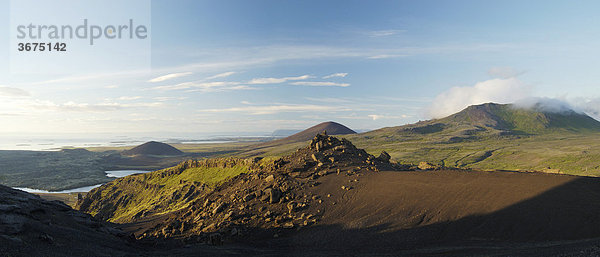 Formationen aus Tuff am Fuße des Berges Horn Berserkjahraun Stykkisholmur SnÊfellsnes Halbinsel Island
