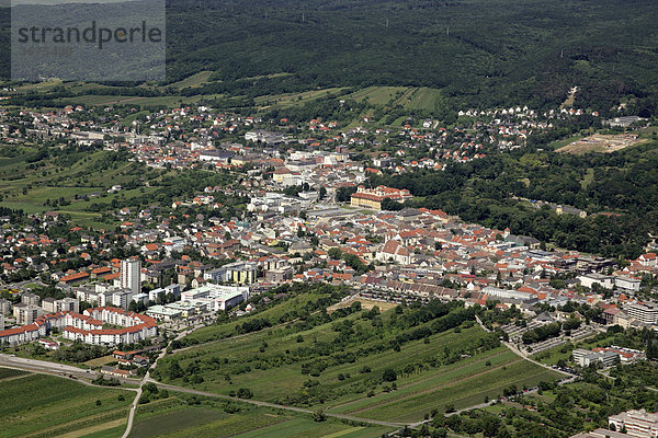 Flugaufnahme Eisenstadt Stadtzentrum mit Schloß Esterhazy Burgenland Österreich
