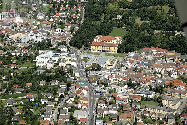 Flugaufnahme Eisenstadt Stadtzentrum mit Schloß Esterhazy Burgenland Österreich